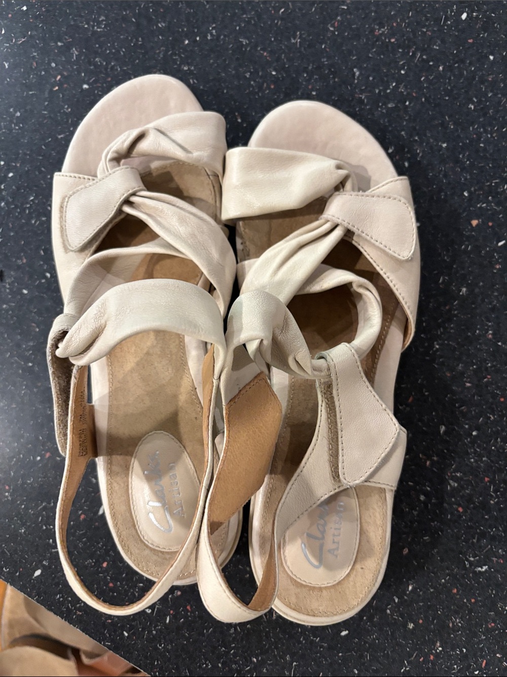 Sz 7 women Clark’s Artisan cream colored sandals leather NWT bunion friendly
